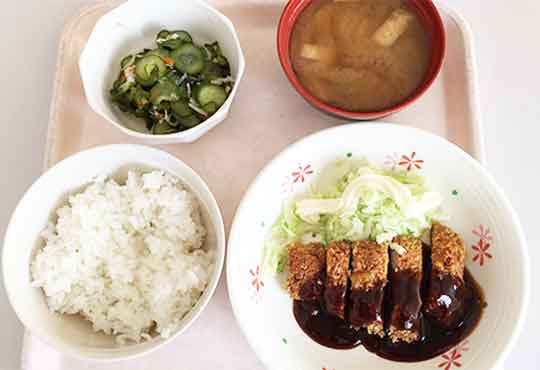 職員食350円