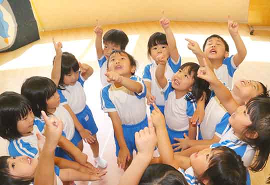 阪奈中央こぐま園の園児たち